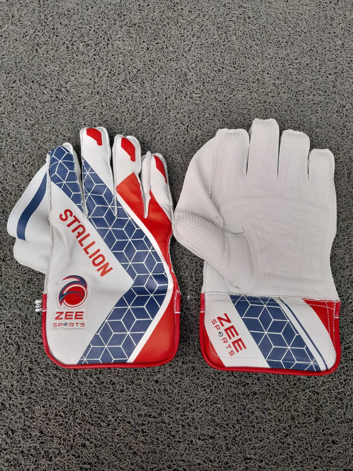 Zee Sports Wicket Keeping Gloves 5-Star Stallion, Adult